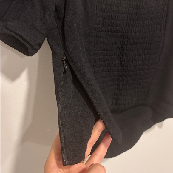 Aritzia Wilfred Black Novella Short-Sleeved Blouse with Puff Sleeves - Picture 11 of 11